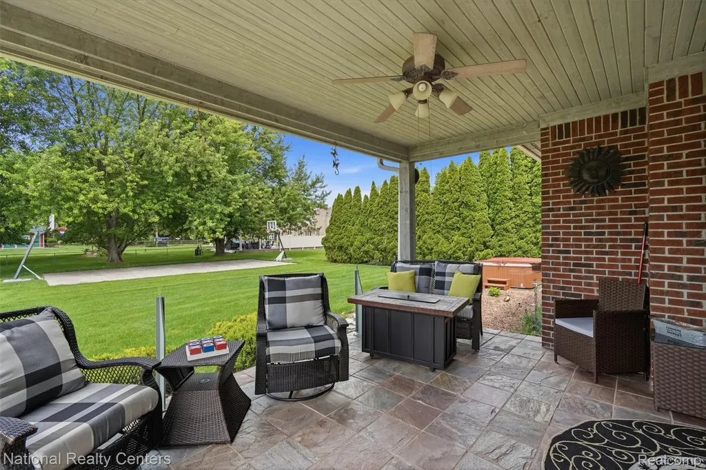 20175 Gill Road Livonia City MI 48152