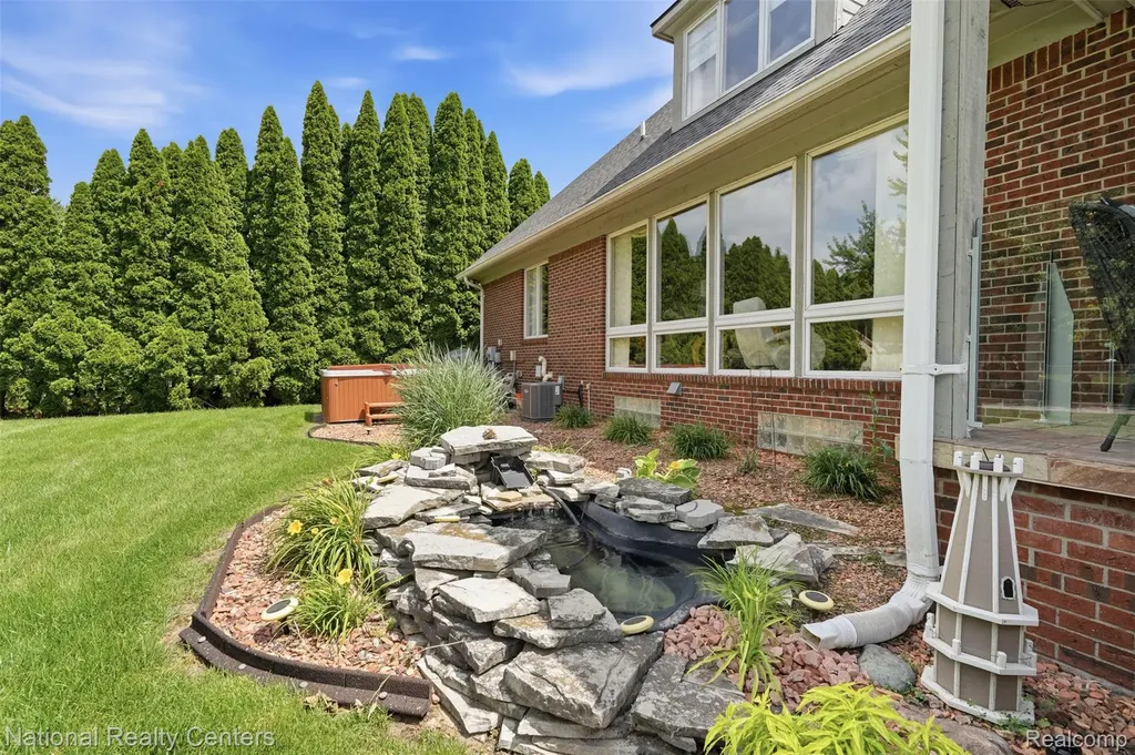 20175 Gill Road Livonia City MI 48152