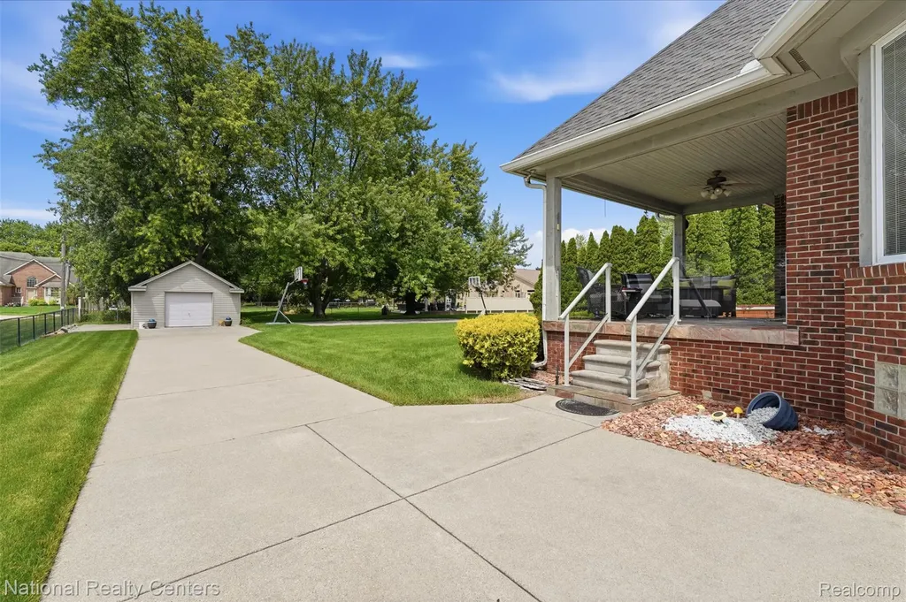 20175 Gill Road Livonia City MI 48152