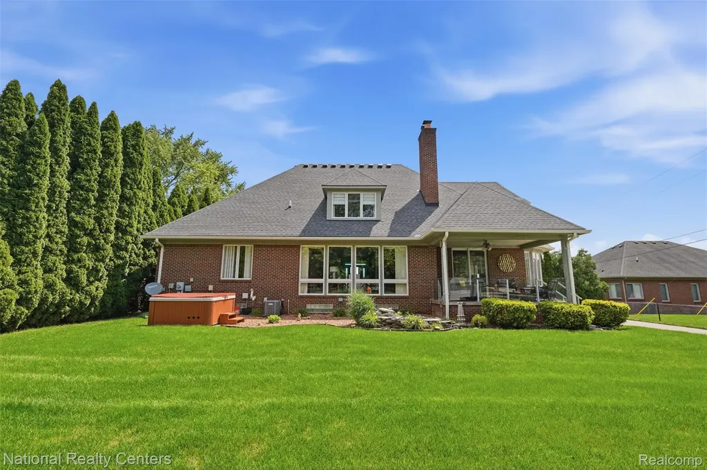 20175 Gill Road Livonia City MI 48152