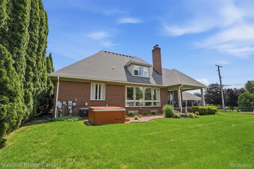 20175 Gill Road Livonia City MI 48152