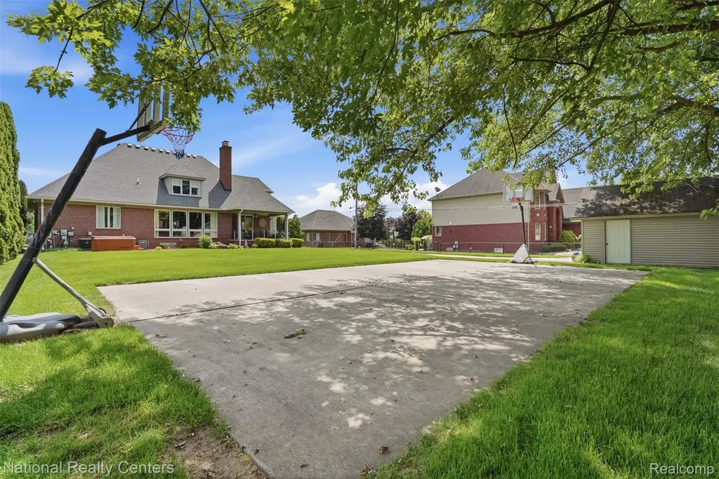 20175 Gill Road Livonia City MI 48152