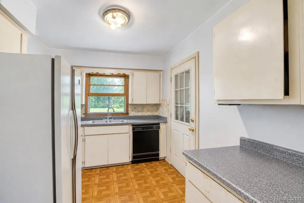 46555 North Avenue Macomb Township MI 48042