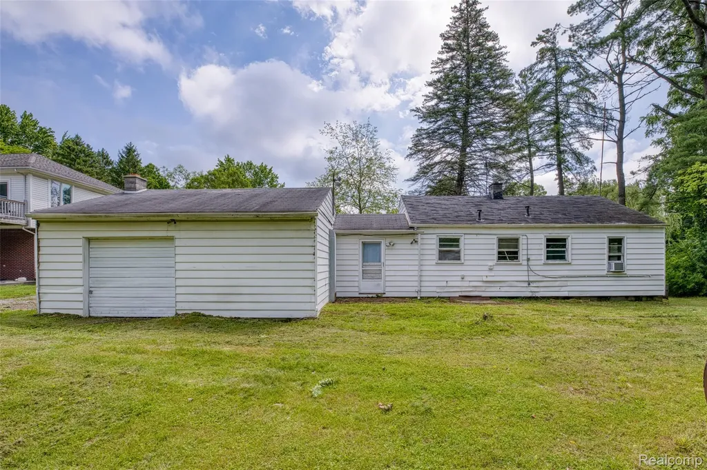 46555 North Avenue Macomb Township MI 48042