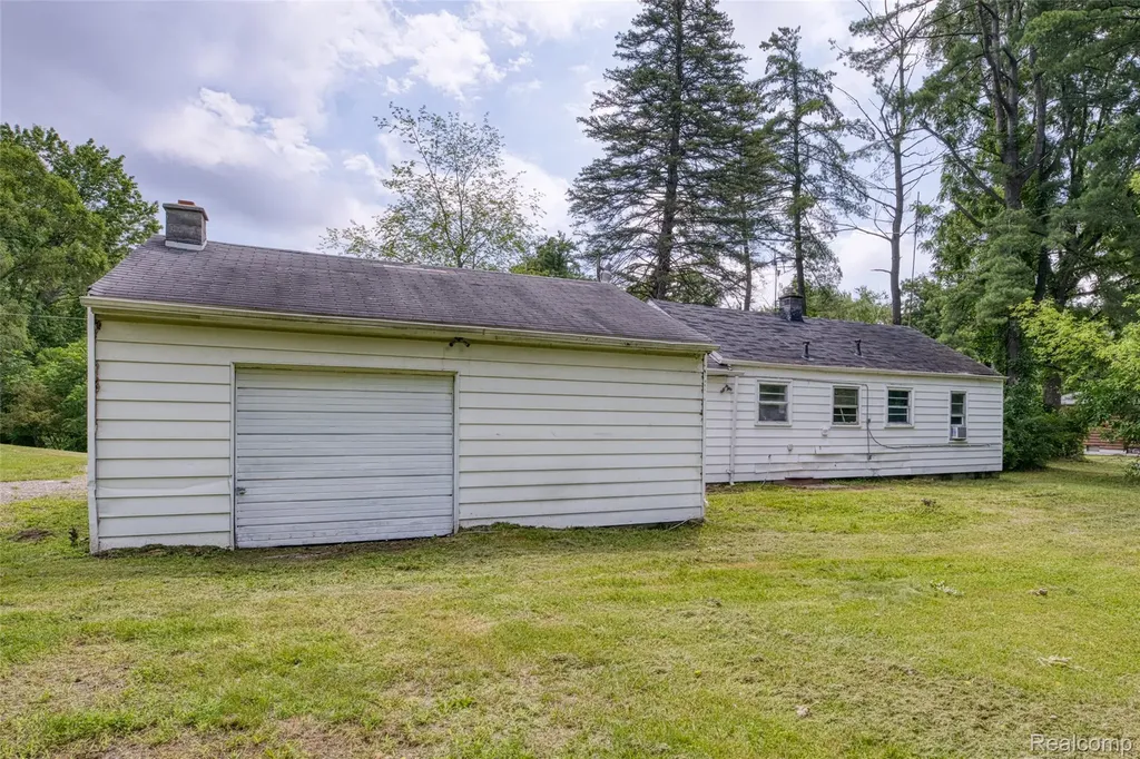 46555 North Avenue Macomb Township MI 48042