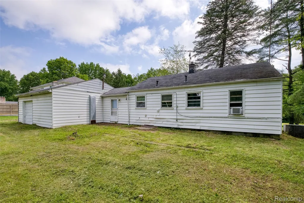 46555 North Avenue Macomb Township MI 48042