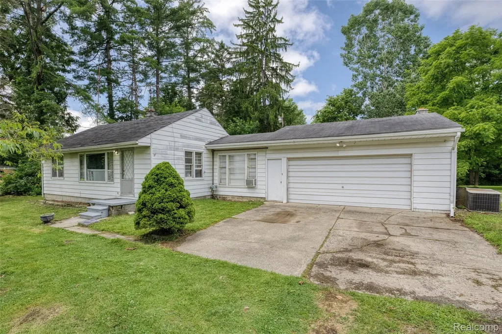 46555 North Avenue Macomb Township MI 48042