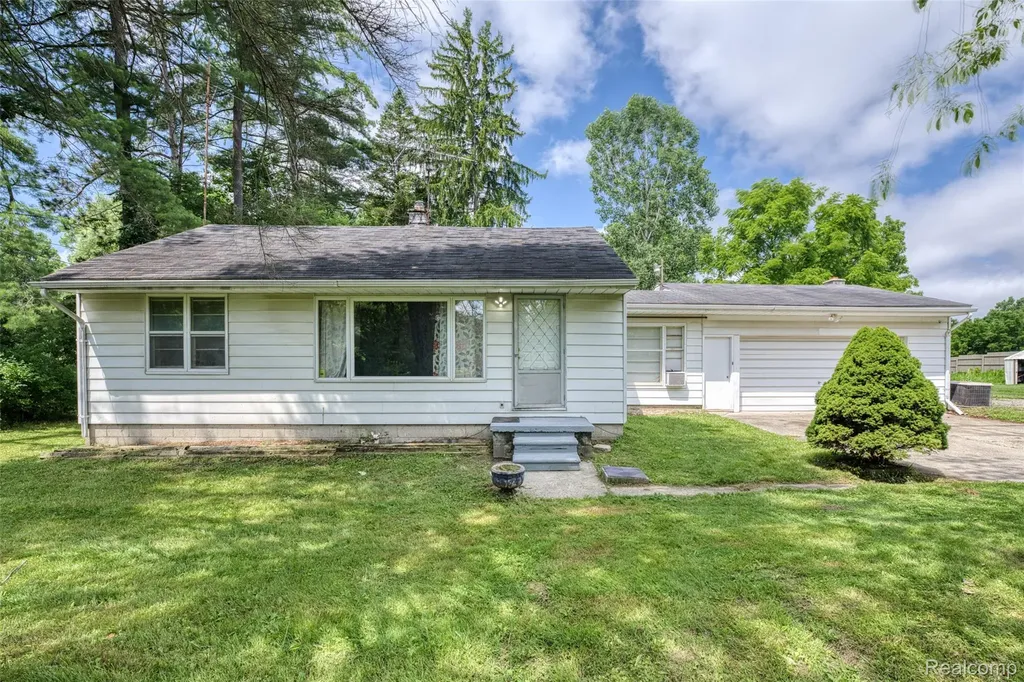 46555 North Avenue Macomb Township MI 48042
