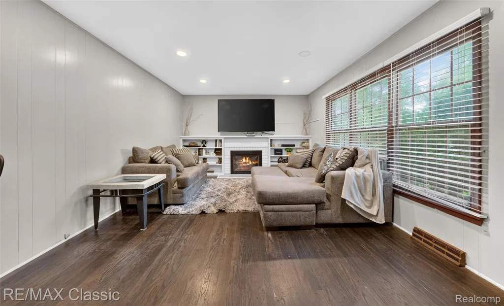 6638 Woodbank Drive Bloomfield Hills City MI 48301