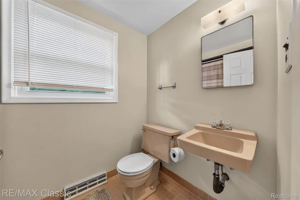 6638 Woodbank Drive Bloomfield Hills City MI 48301