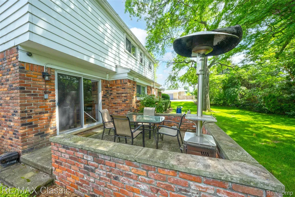 6638 Woodbank Drive Bloomfield Hills City MI 48301