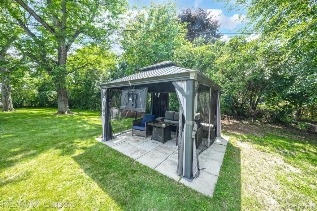 6638 Woodbank Drive Bloomfield Hills City MI 48301