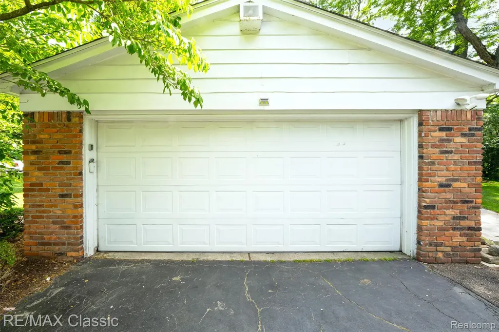6638 Woodbank Drive Bloomfield Hills City MI 48301