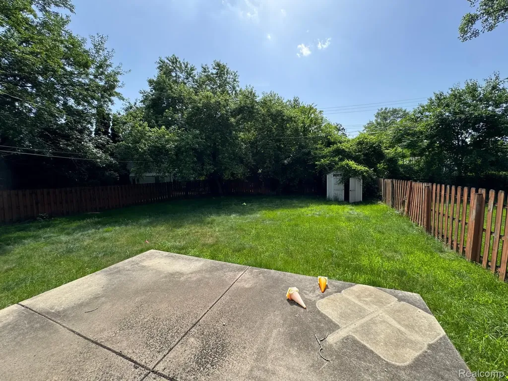 22411 Springbrook Avenue Farmington Hills City MI 48336