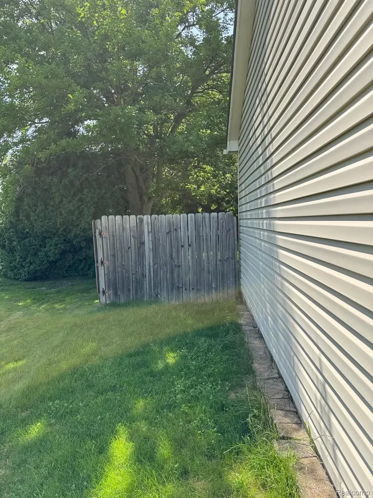 22411 Springbrook Avenue Farmington Hills City MI 48336