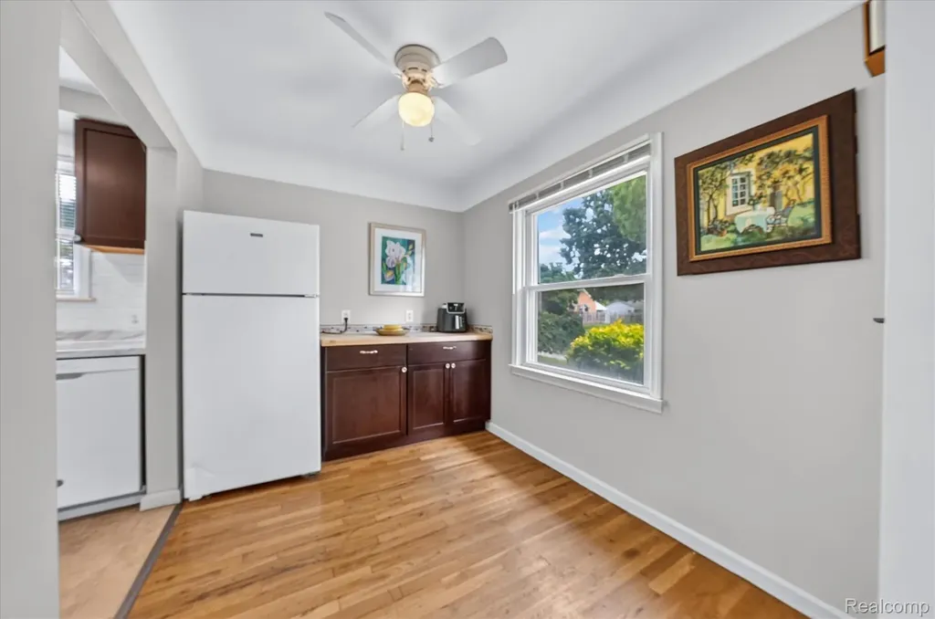 14010 Hart Street Oak Park City MI 48237