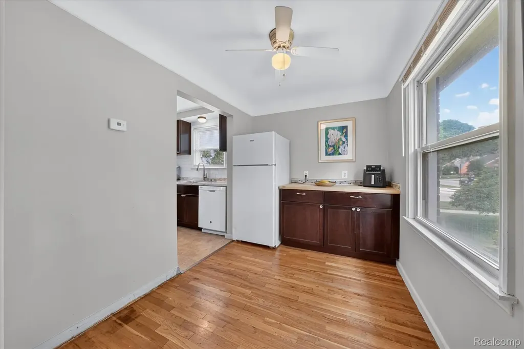 14010 Hart Street Oak Park City MI 48237
