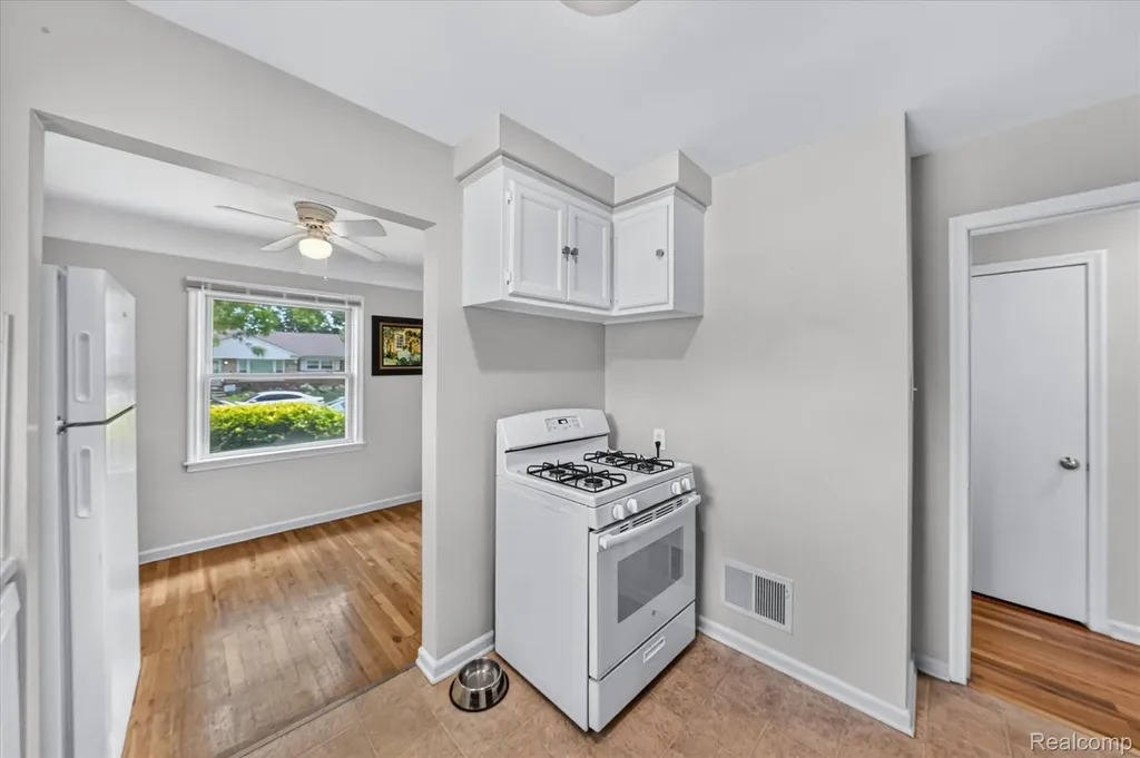 14010 Hart Street Oak Park City MI 48237