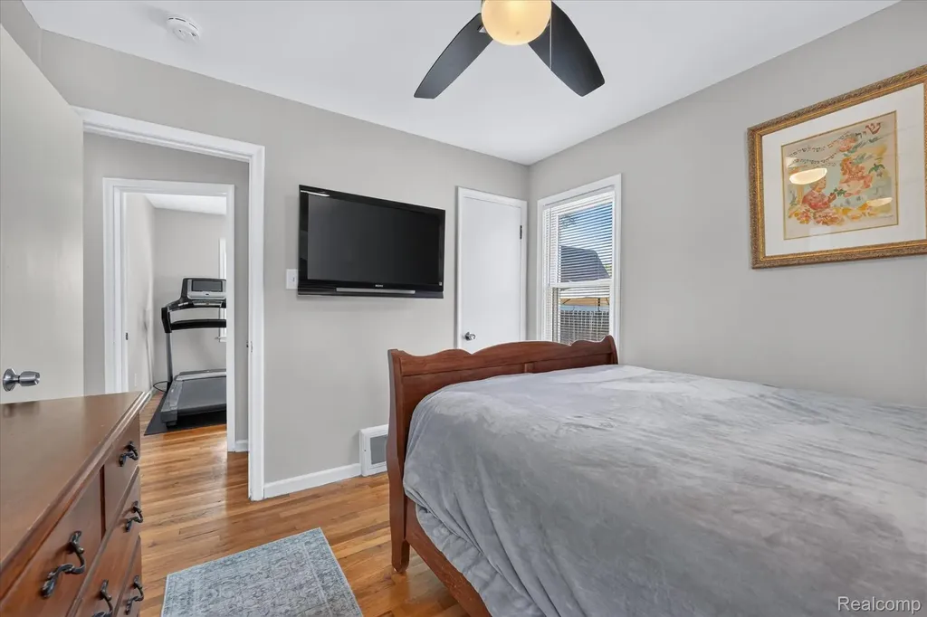 14010 Hart Street Oak Park City MI 48237