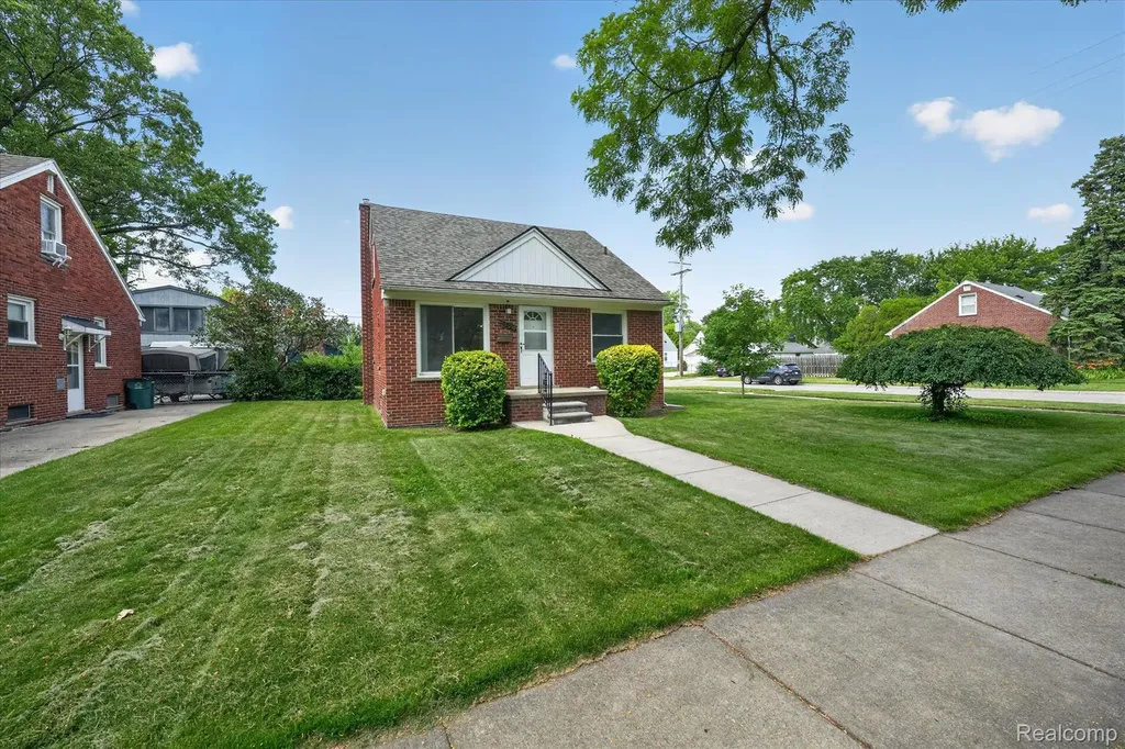 14010 Hart Street Oak Park City MI 48237