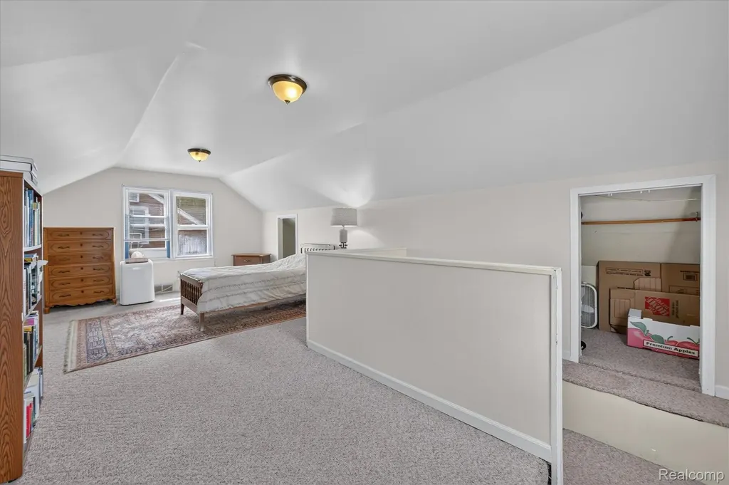 14010 Hart Street Oak Park City MI 48237