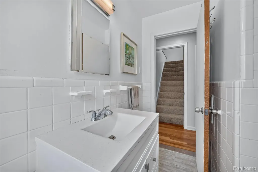 14010 Hart Street Oak Park City MI 48237