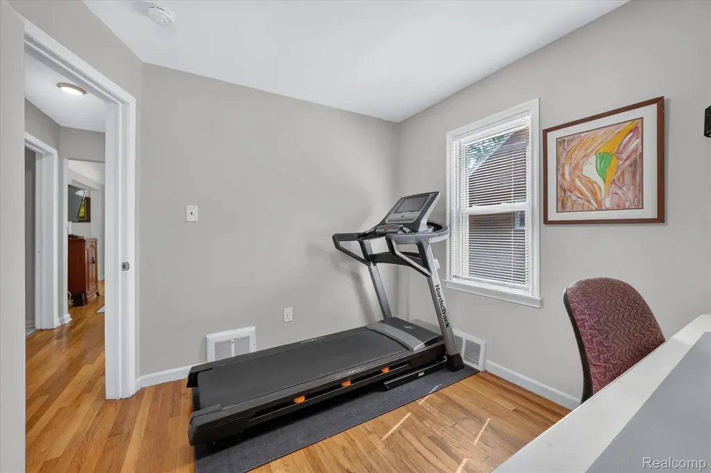 14010 Hart Street Oak Park City MI 48237