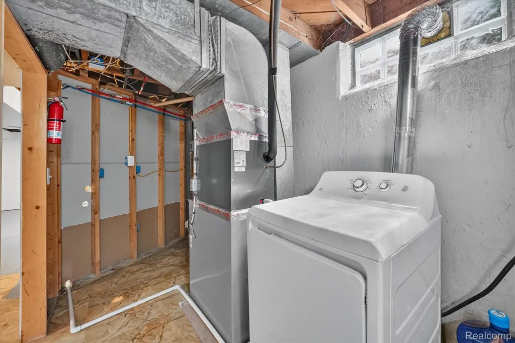 14010 Hart Street Oak Park City MI 48237