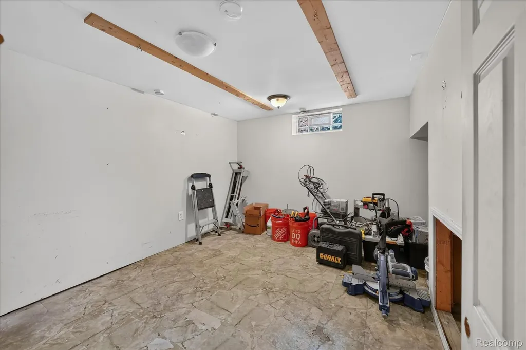14010 Hart Street Oak Park City MI 48237