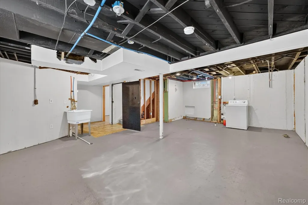 14010 Hart Street Oak Park City MI 48237