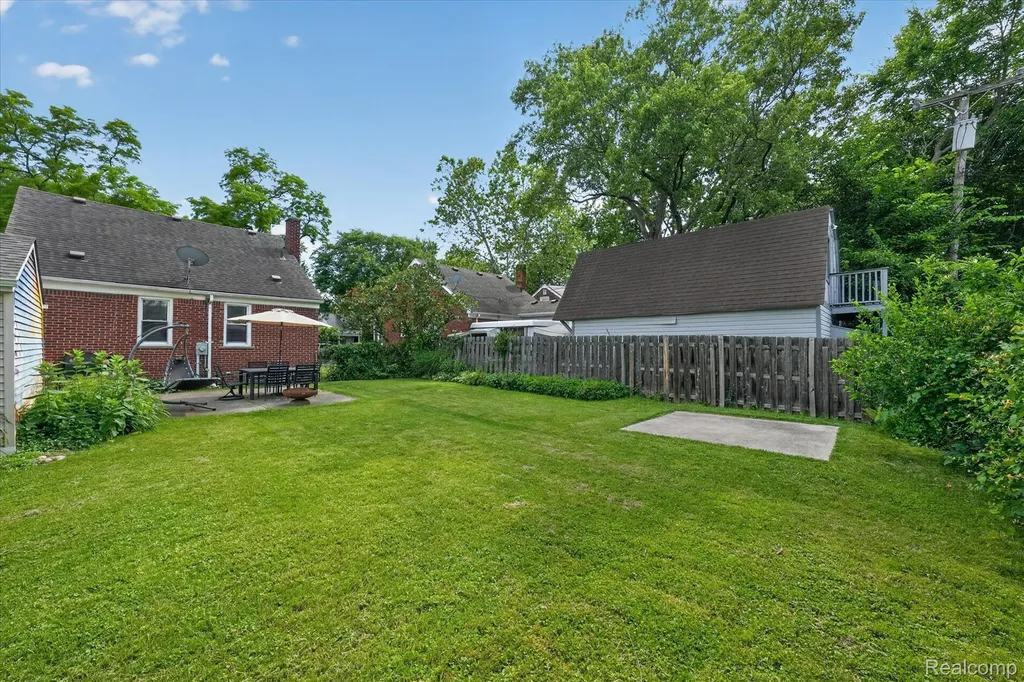 14010 Hart Street Oak Park City MI 48237