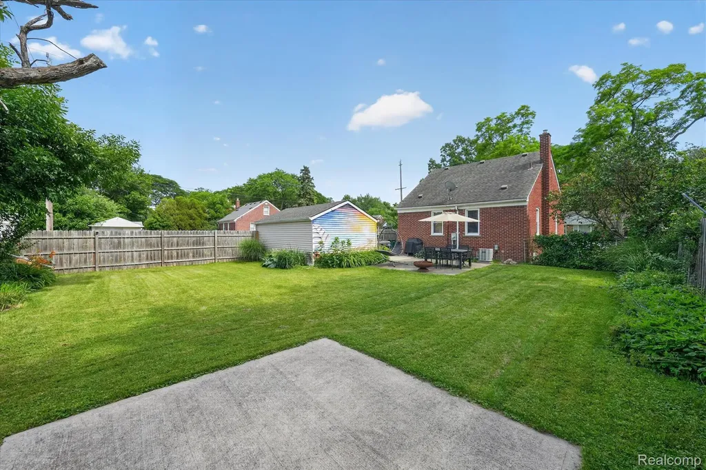 14010 Hart Street Oak Park City MI 48237
