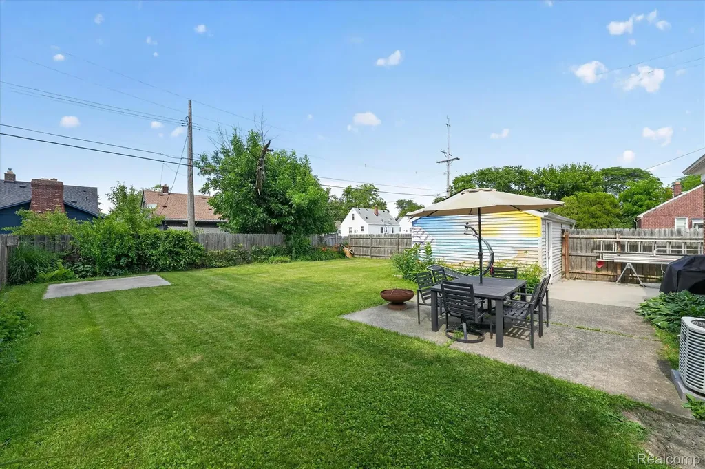 14010 Hart Street Oak Park City MI 48237
