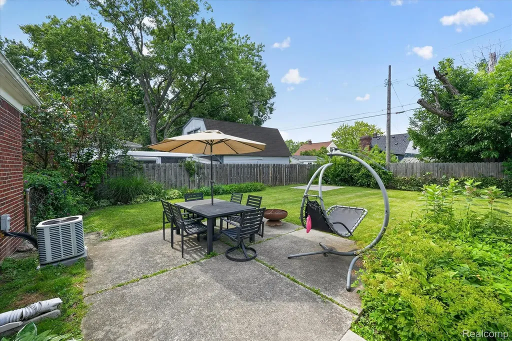 14010 Hart Street Oak Park City MI 48237