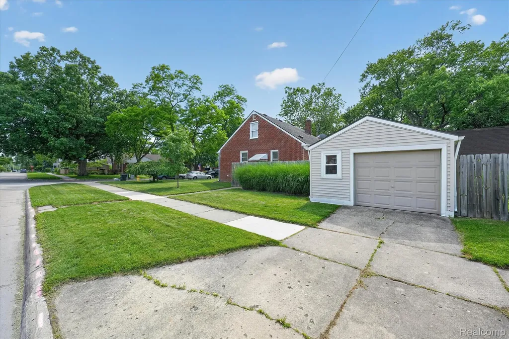 14010 Hart Street Oak Park City MI 48237