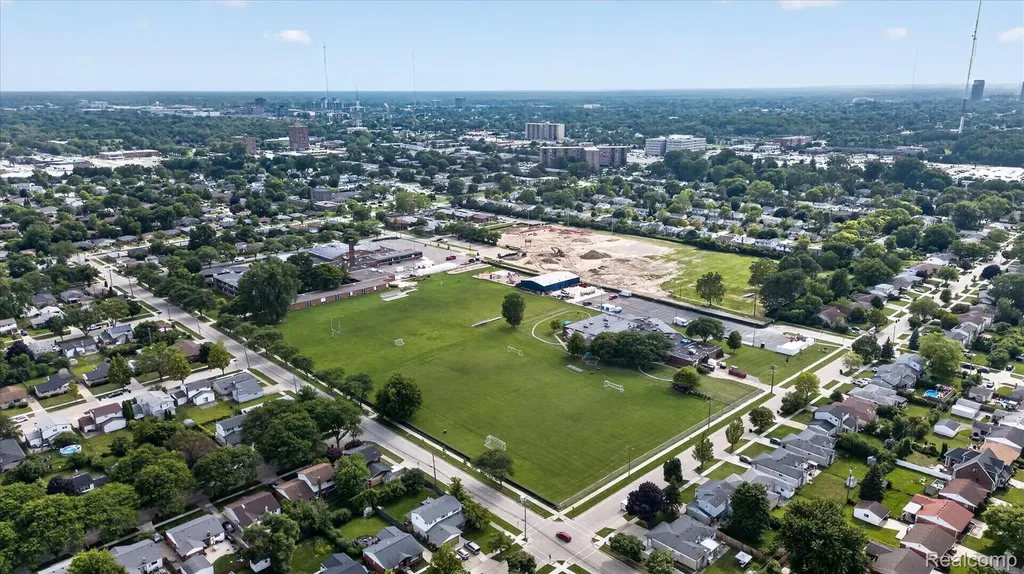 14010 Hart Street Oak Park City MI 48237