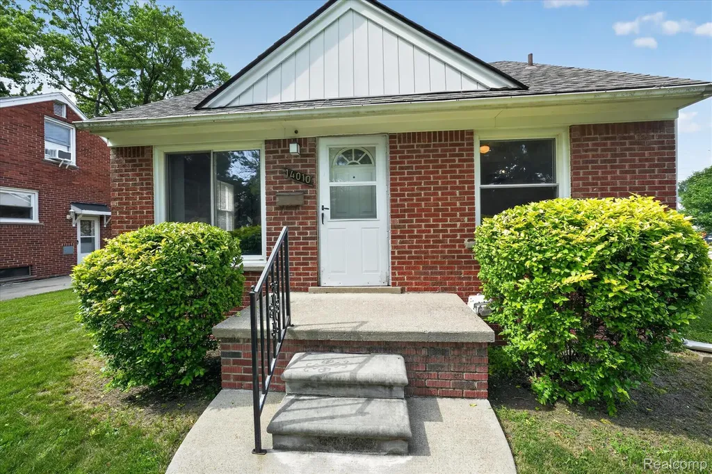 14010 Hart Street Oak Park City MI 48237
