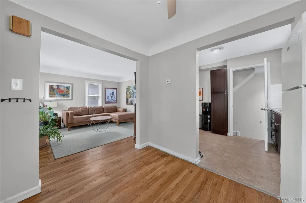 14010 Hart Street Oak Park City MI 48237