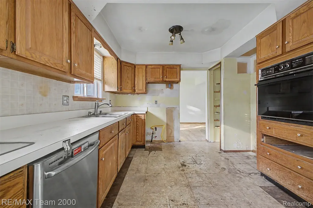 3754 Anvil Drive Troy City MI 48083