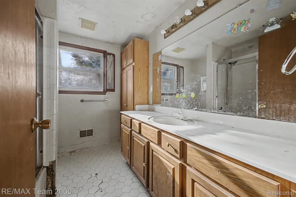 3754 Anvil Drive Troy City MI 48083