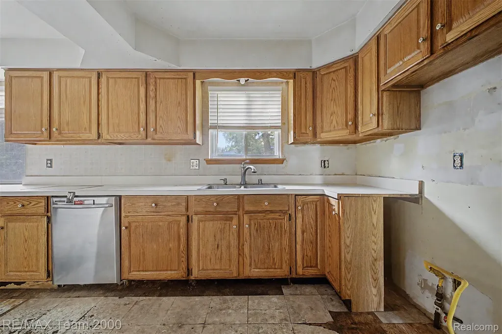 3754 Anvil Drive Troy City MI 48083