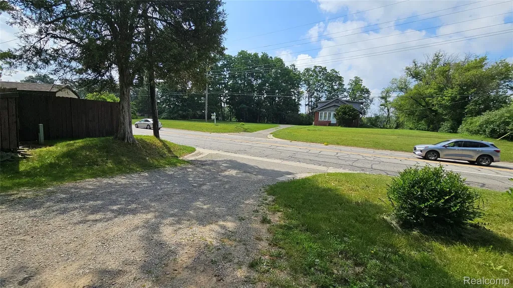 V/l M-36 Hamburg Township MI 48169