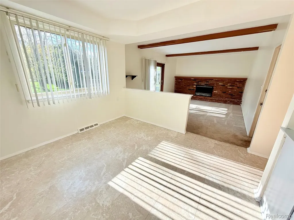 30943 Roselawn Drive Warren City MI 48088