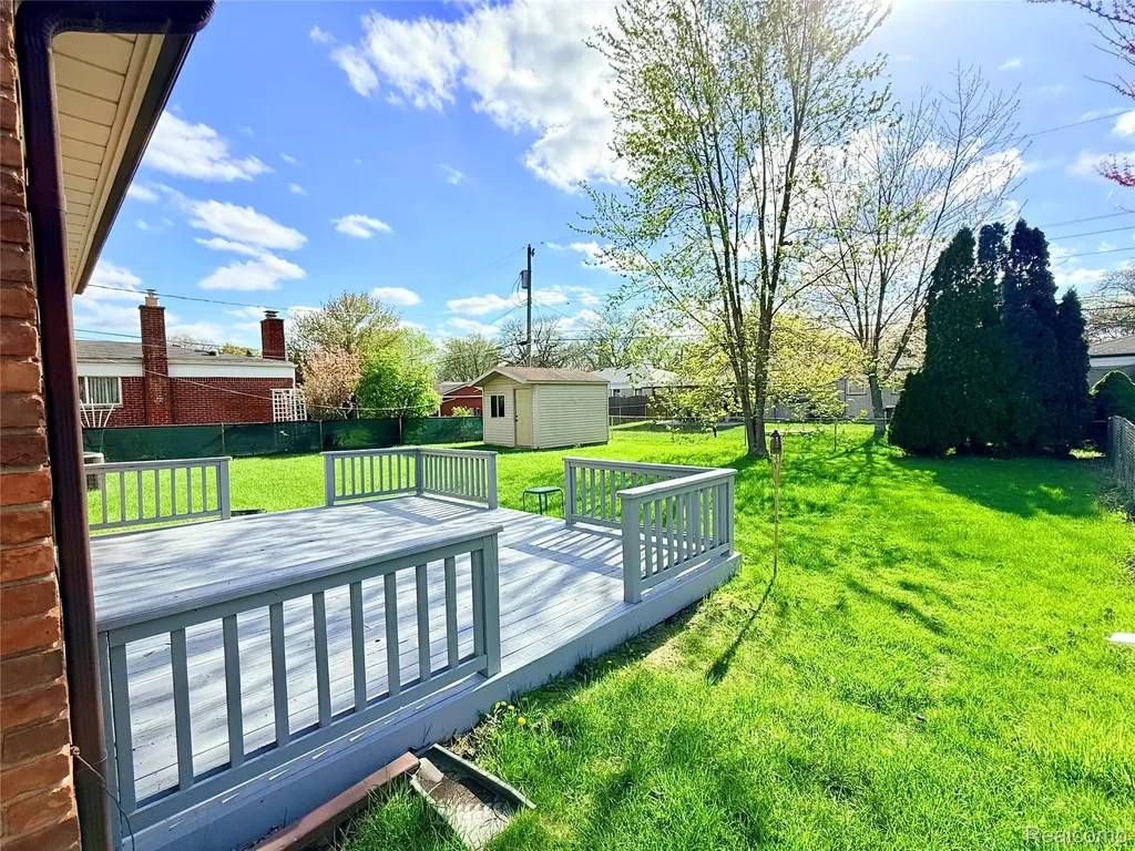 30943 Roselawn Drive Warren City MI 48088
