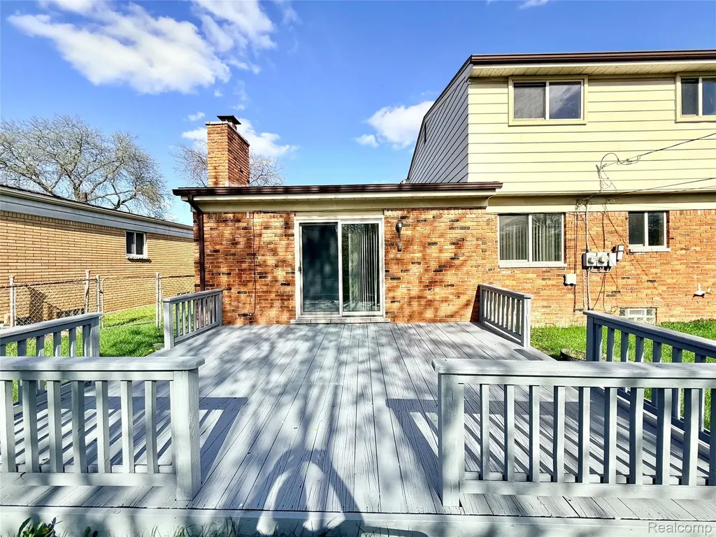 30943 Roselawn Drive Warren City MI 48088