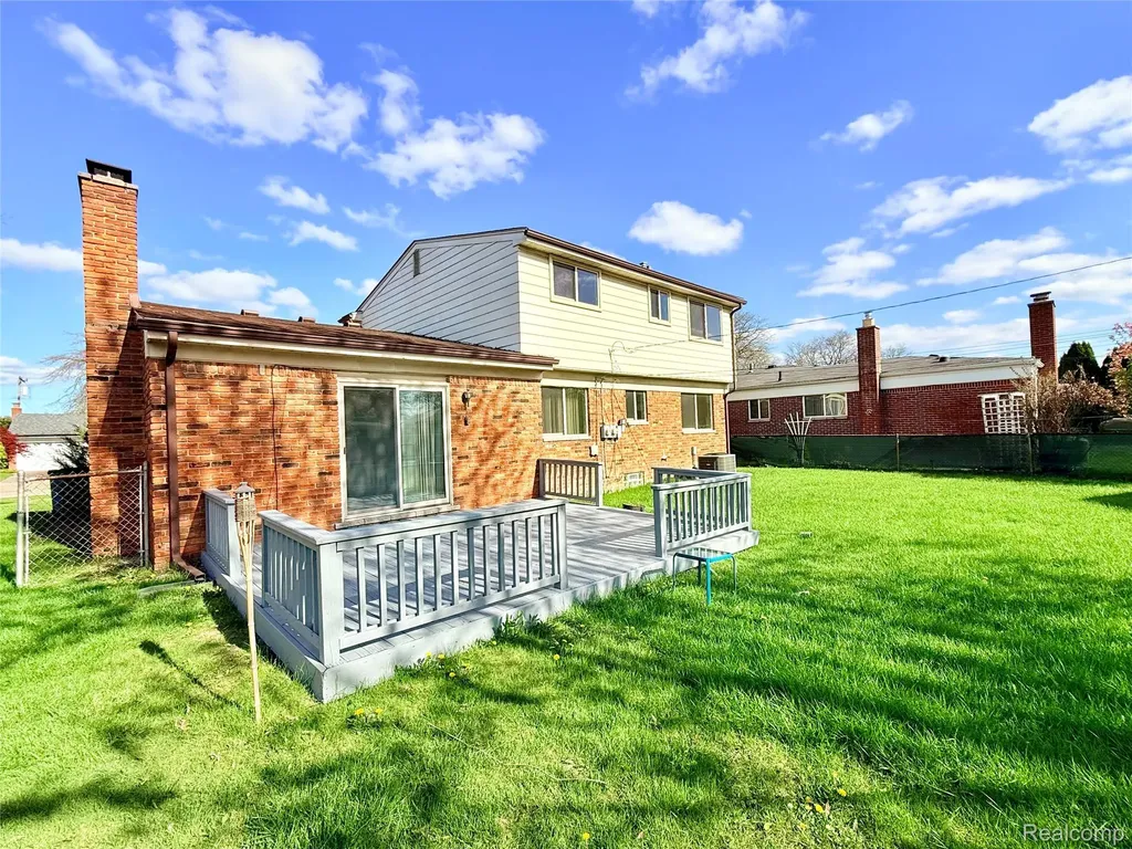 30943 Roselawn Drive Warren City MI 48088