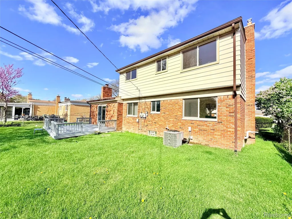 30943 Roselawn Drive Warren City MI 48088
