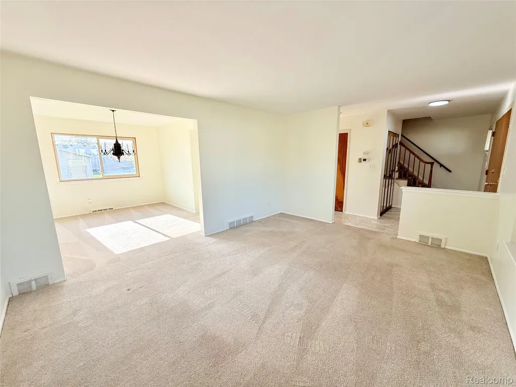 30943 Roselawn Drive Warren City MI 48088