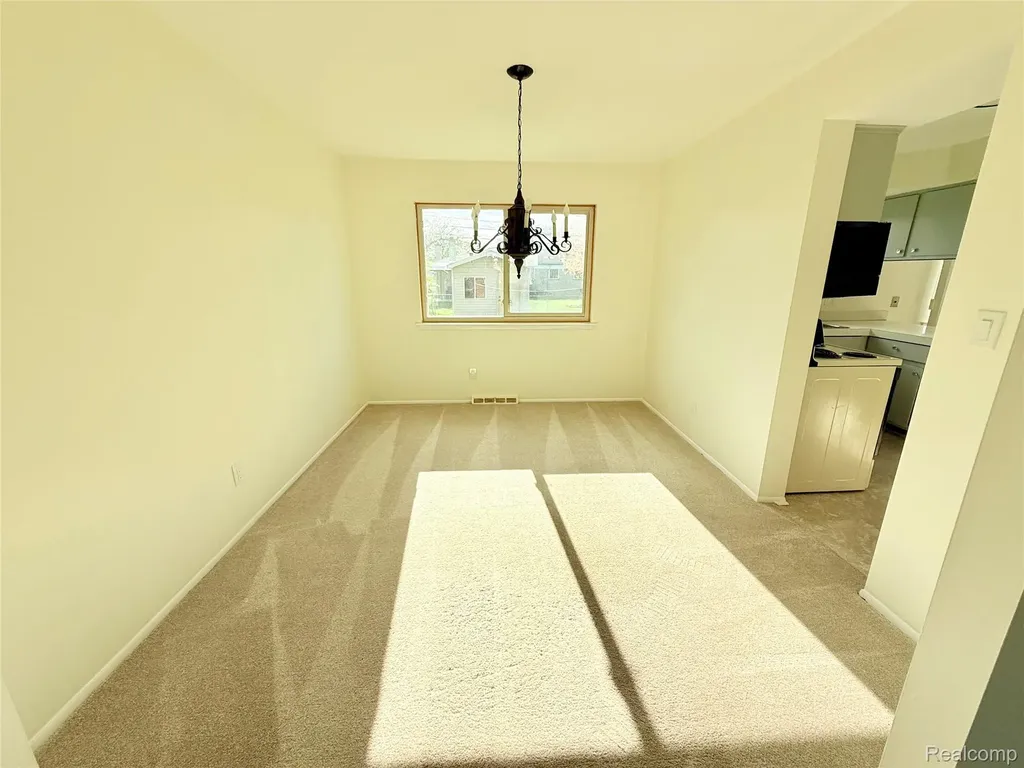 30943 Roselawn Drive Warren City MI 48088
