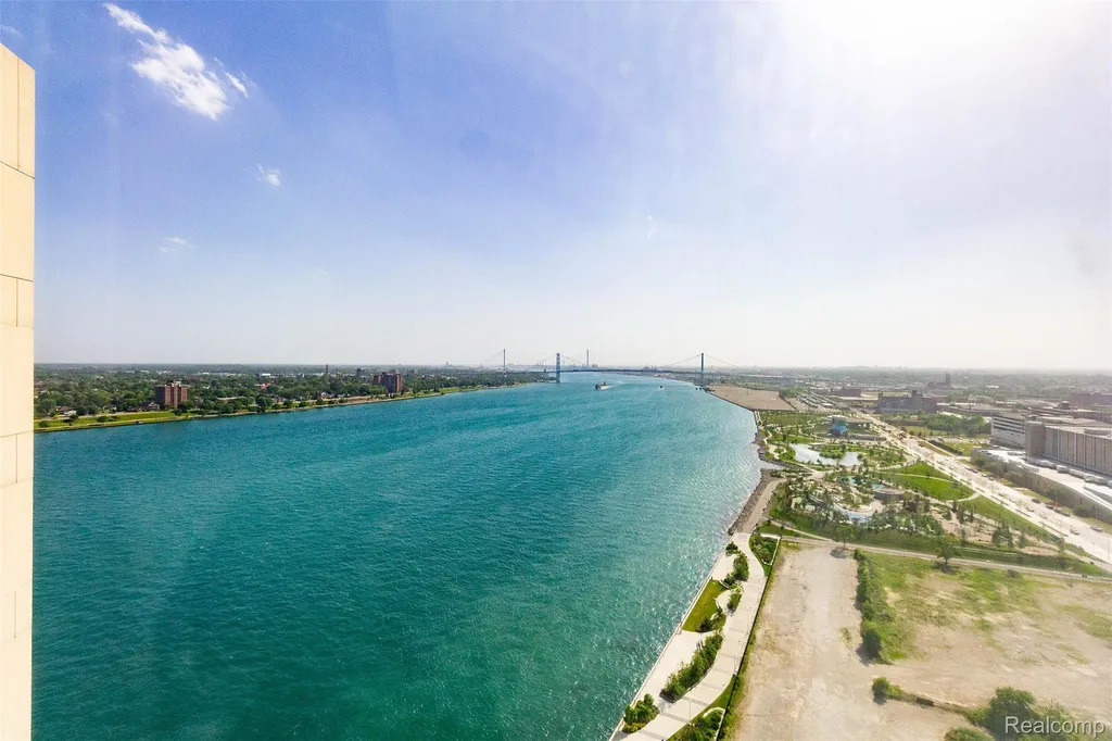300 W Jefferson Avenue W Detroit City MI 48226